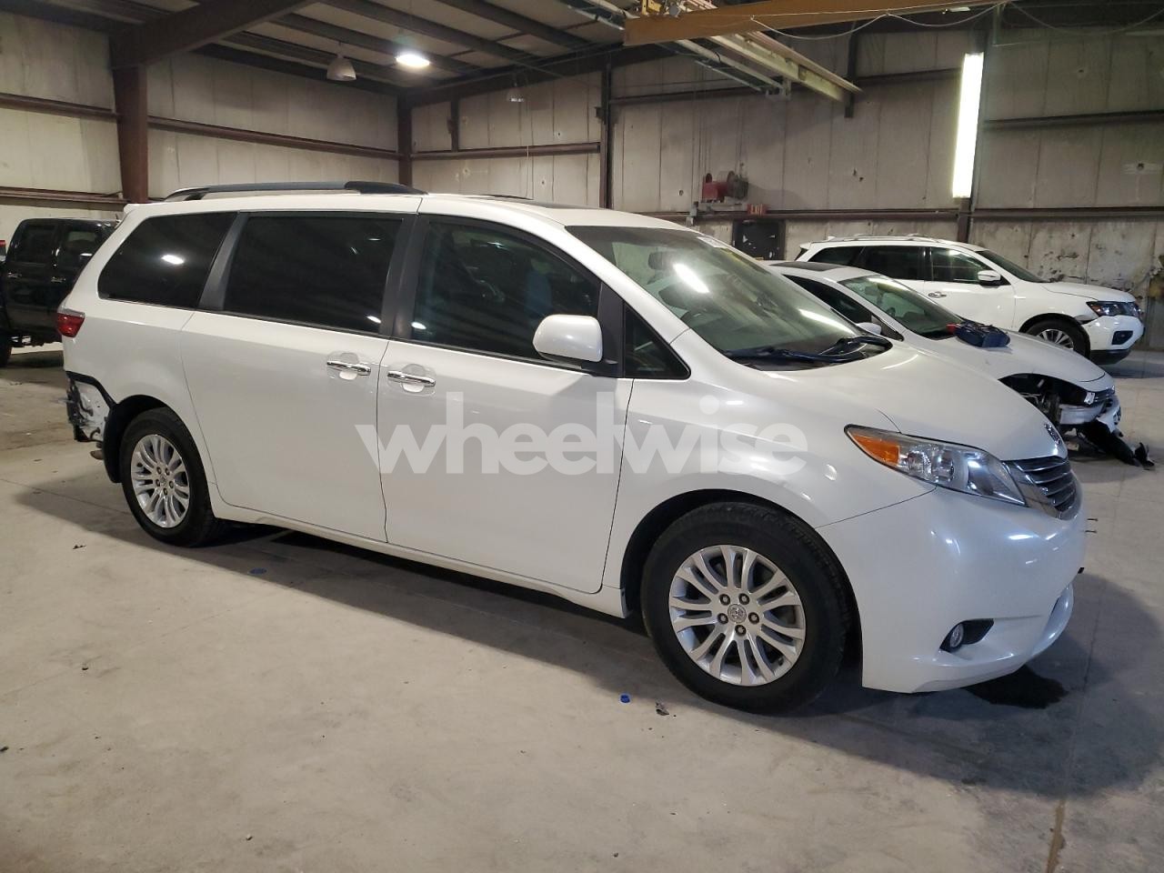 Photo 4 of 2017 TOYOTA SIENNA XLE (VIN 5TDYZ3DC0HS839539)