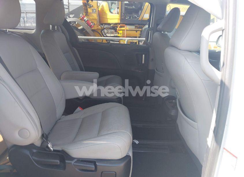 Photo 8 of 2017 Toyota Sienna LIMITED 7 PASSENGER (VIN 5TDYZ3DC0HS868989)