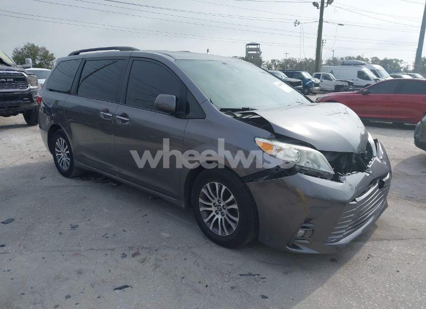 2018 Toyota Sienna XLE 8 PASSENGER (VIN 5TDYZ3DC0JS911720) main photo