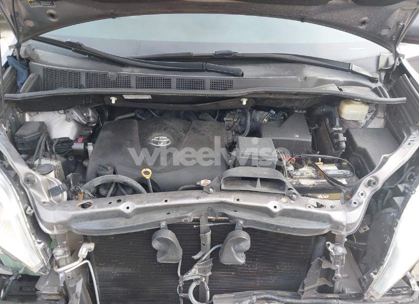 Photo 10 of 2018 Toyota Sienna XLE 8 PASSENGER (VIN 5TDYZ3DC0JS911720)