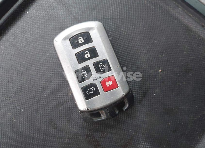 Photo 11 of 2018 Toyota Sienna XLE 8 PASSENGER (VIN 5TDYZ3DC0JS911720)