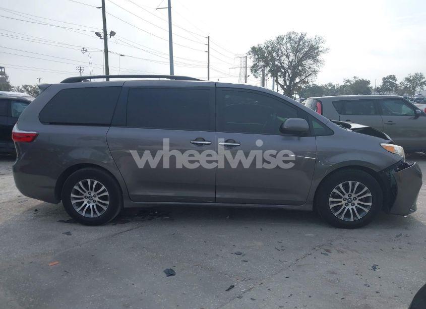 Photo 13 of 2018 Toyota Sienna XLE 8 PASSENGER (VIN 5TDYZ3DC0JS911720)