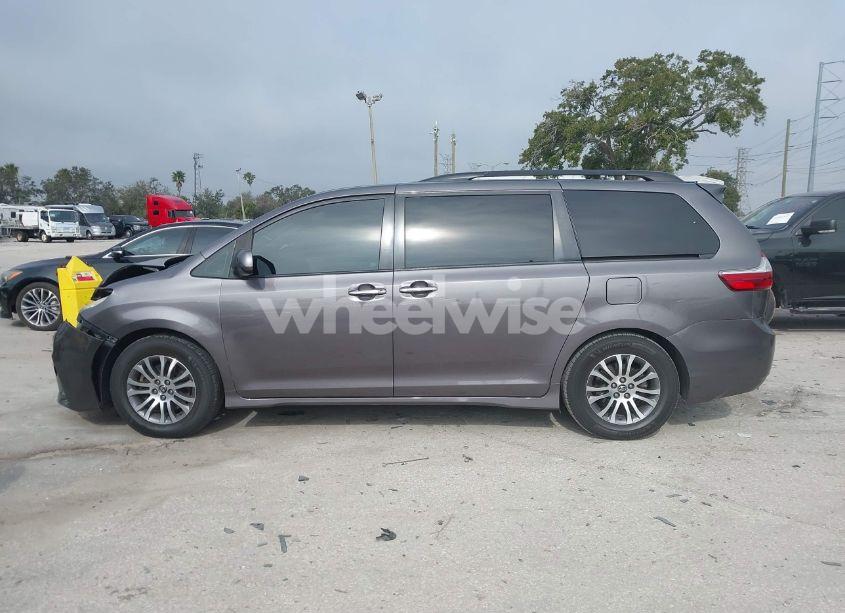 Photo 14 of 2018 Toyota Sienna XLE 8 PASSENGER (VIN 5TDYZ3DC0JS911720)
