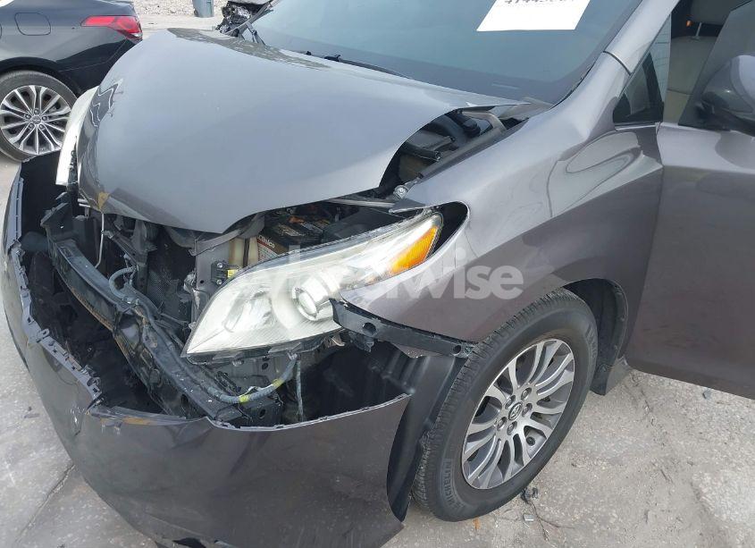 Photo 17 of 2018 Toyota Sienna XLE 8 PASSENGER (VIN 5TDYZ3DC0JS911720)
