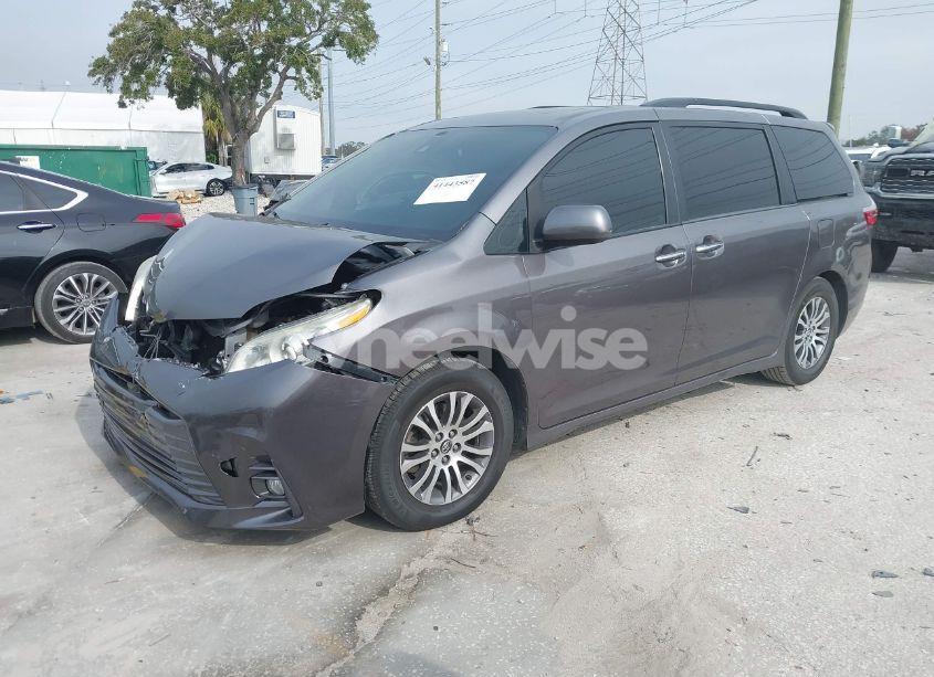 Photo 2 of 2018 Toyota Sienna XLE 8 PASSENGER (VIN 5TDYZ3DC0JS911720)