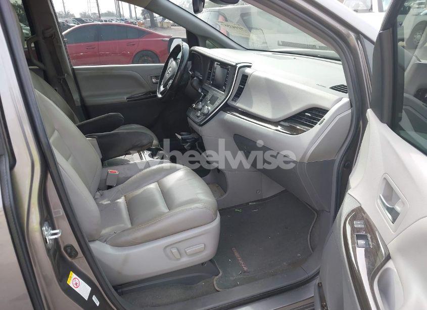 Photo 5 of 2018 Toyota Sienna XLE 8 PASSENGER (VIN 5TDYZ3DC0JS911720)