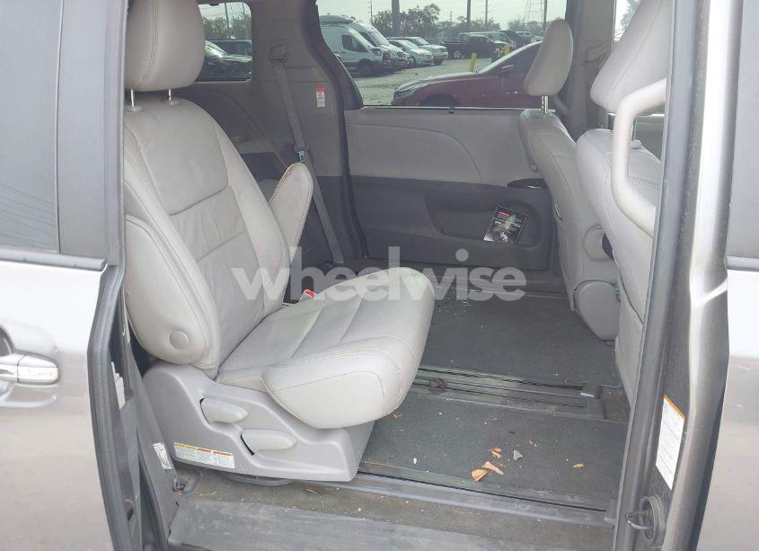 Photo 8 of 2018 Toyota Sienna XLE 8 PASSENGER (VIN 5TDYZ3DC0JS911720)