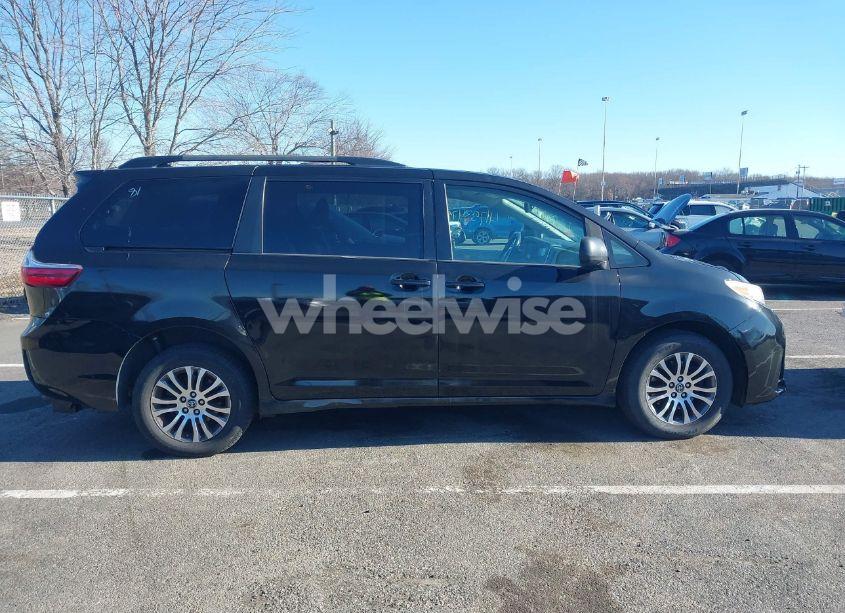 Photo 13 of 2018 Toyota Sienna XLE 8 PASSENGER (VIN 5TDYZ3DC0JS913659)