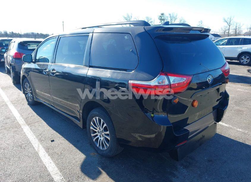 Photo 3 of 2018 Toyota Sienna XLE 8 PASSENGER (VIN 5TDYZ3DC0JS913659)