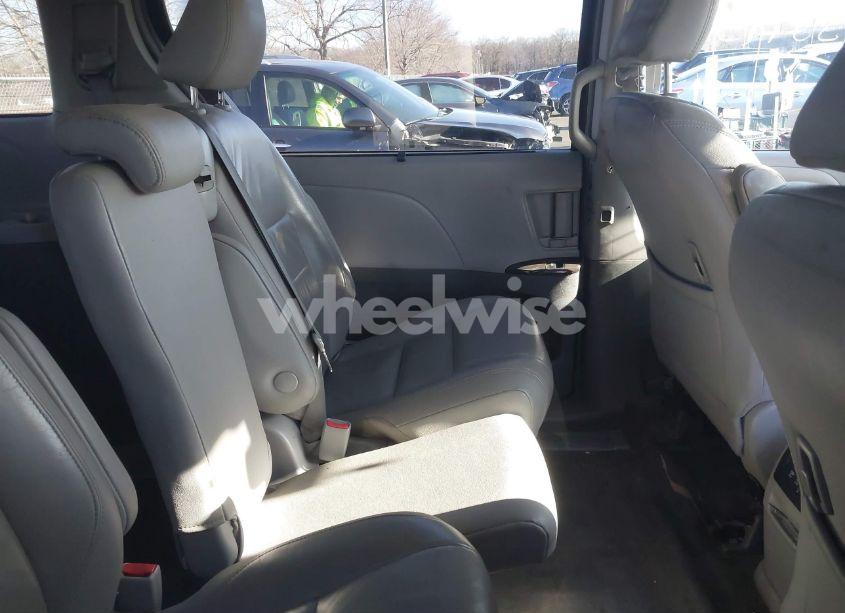 Photo 8 of 2018 Toyota Sienna XLE 8 PASSENGER (VIN 5TDYZ3DC0JS913659)