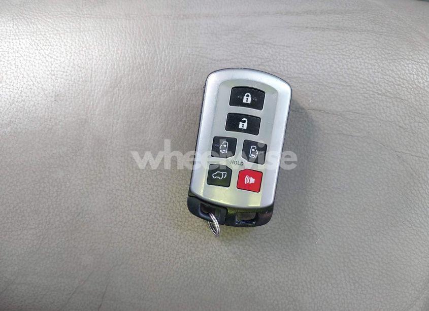 Photo 11 of 2018 Toyota Sienna XLE PREMIUM 8 PASSENGER (VIN 5TDYZ3DC0JS956785)