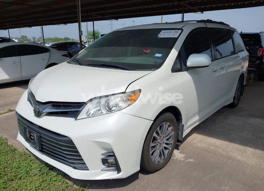 Photo 2 of 2018 Toyota Sienna XLE PREMIUM 8 PASSENGER (VIN 5TDYZ3DC0JS956785)
