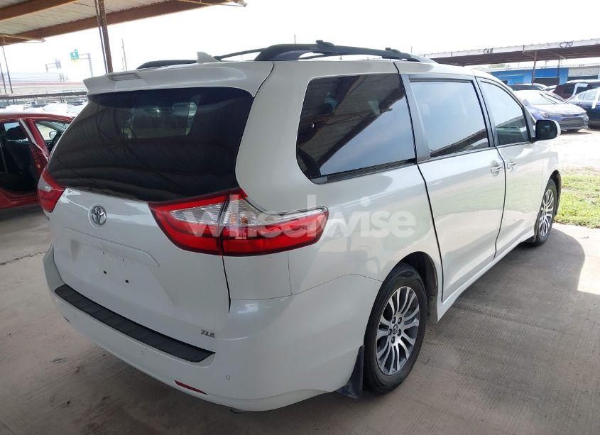 Photo 4 of 2018 Toyota Sienna XLE PREMIUM 8 PASSENGER (VIN 5TDYZ3DC0JS956785)