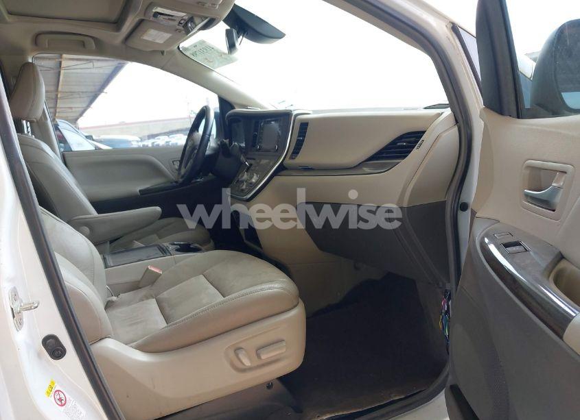 Photo 5 of 2018 Toyota Sienna XLE PREMIUM 8 PASSENGER (VIN 5TDYZ3DC0JS956785)