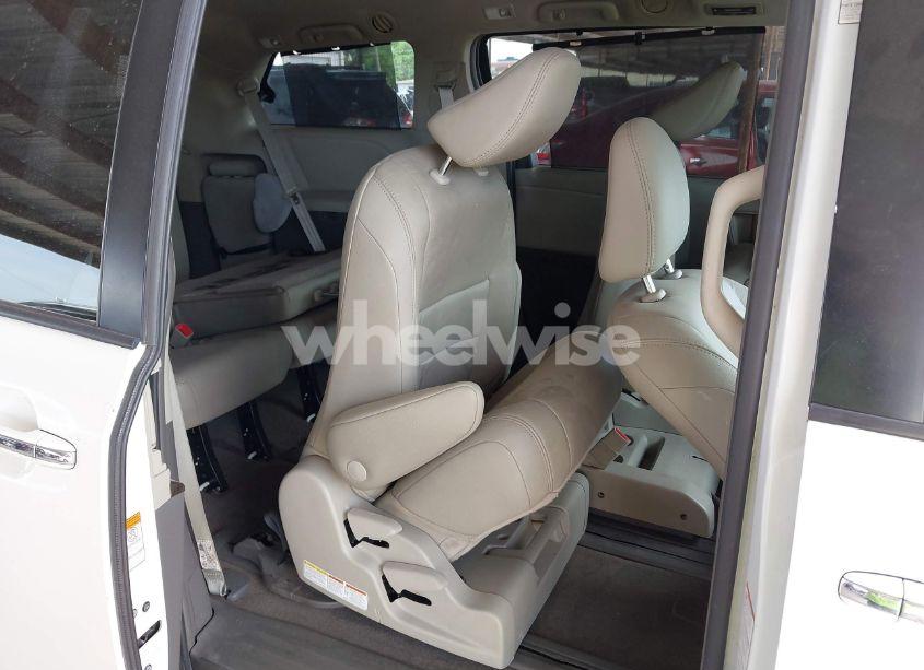 Photo 8 of 2018 Toyota Sienna XLE PREMIUM 8 PASSENGER (VIN 5TDYZ3DC0JS956785)