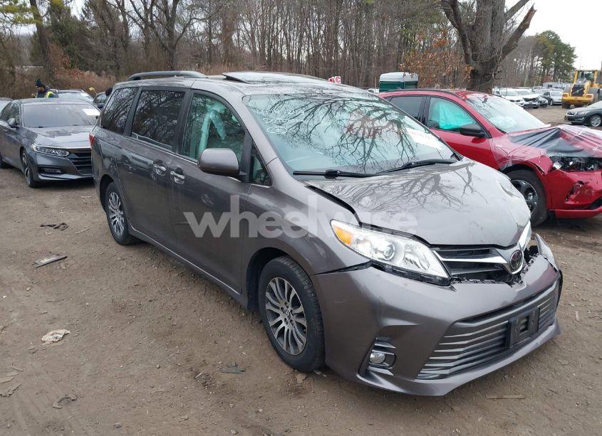 2020 Toyota Sienna XLE PREMIUM (VIN 5TDYZ3DC0LS024542) main photo
