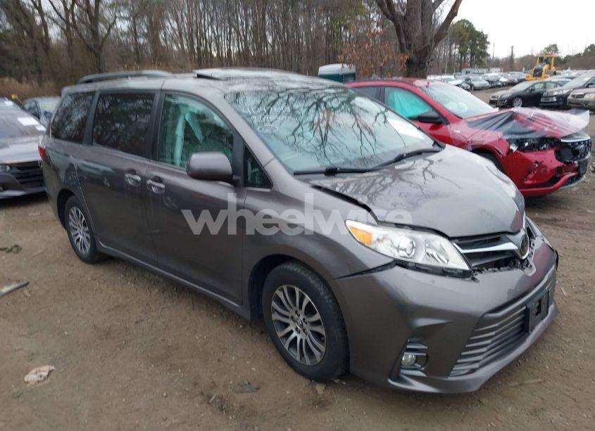 Photo 13 of 2020 Toyota Sienna XLE PREMIUM (VIN 5TDYZ3DC0LS024542)