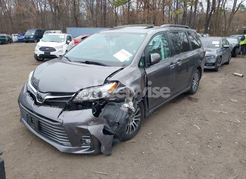 Photo 2 of 2020 Toyota Sienna XLE PREMIUM (VIN 5TDYZ3DC0LS024542)