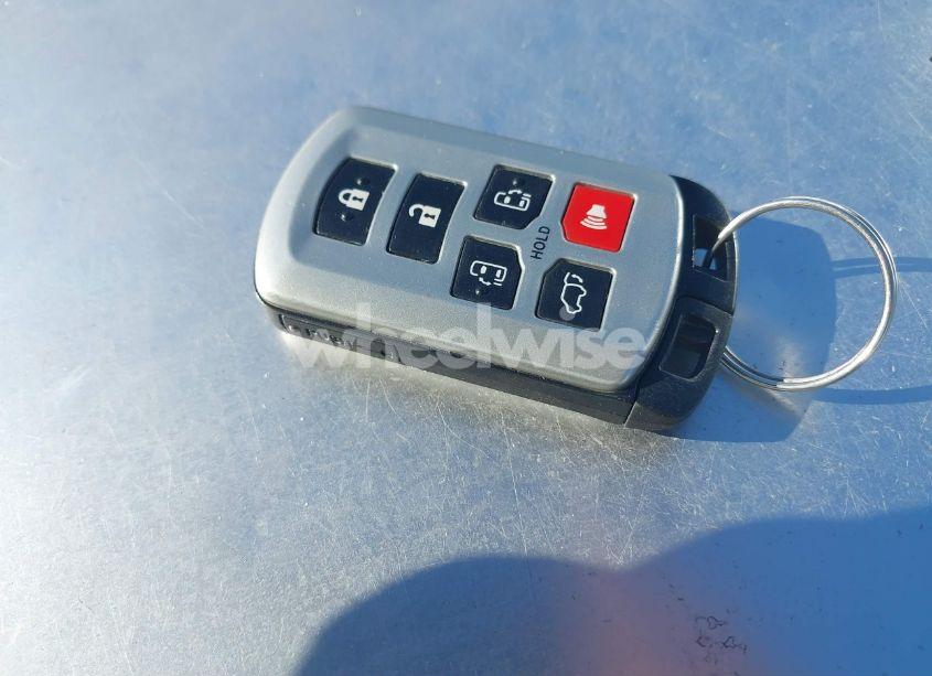 Photo 11 of 2020 Toyota Sienna XLE (VIN 5TDYZ3DC0LS033208)