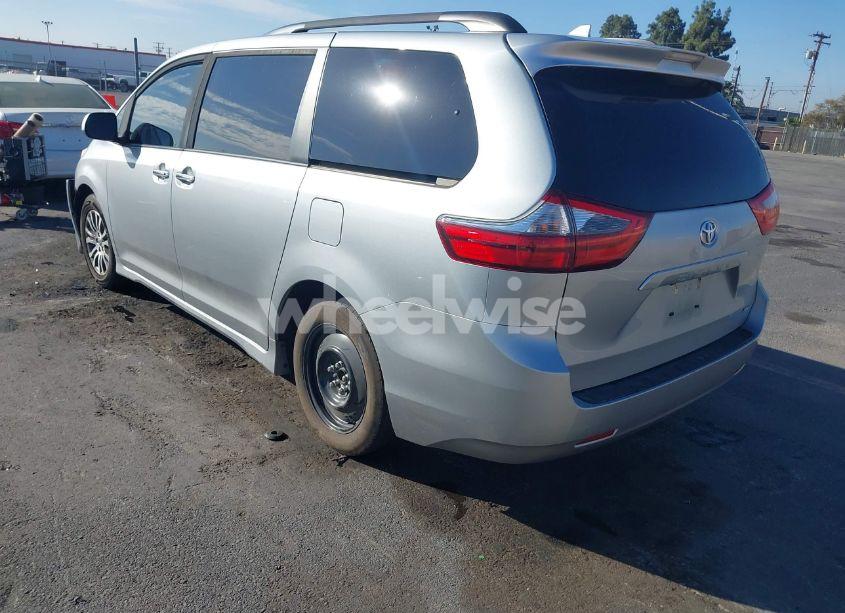 Photo 3 of 2020 Toyota Sienna XLE (VIN 5TDYZ3DC0LS033208)