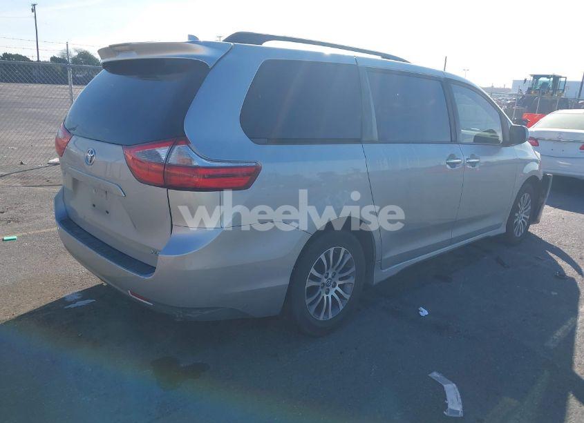 Photo 4 of 2020 Toyota Sienna XLE (VIN 5TDYZ3DC0LS033208)