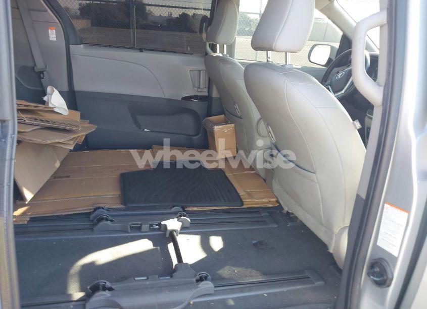 Photo 8 of 2020 Toyota Sienna XLE (VIN 5TDYZ3DC0LS033208)