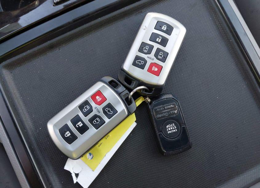 Photo 11 of 2020 Toyota Sienna XLE (VIN 5TDYZ3DC0LS058657)