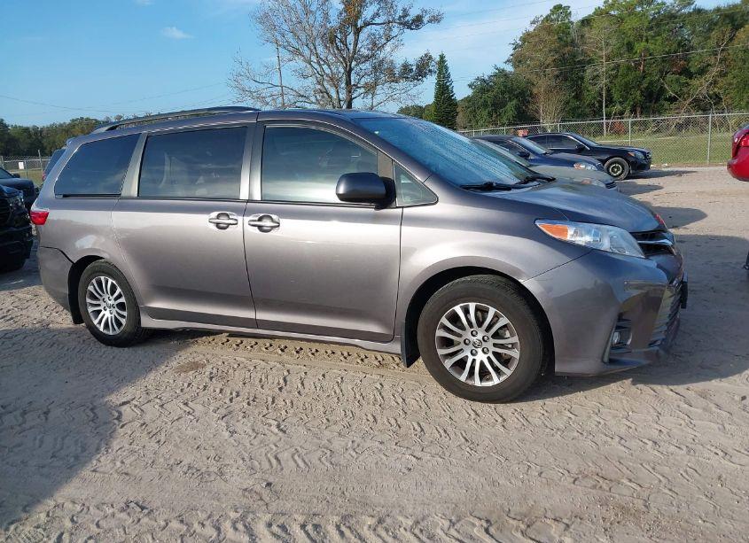 Photo 13 of 2020 Toyota Sienna XLE (VIN 5TDYZ3DC0LS058657)