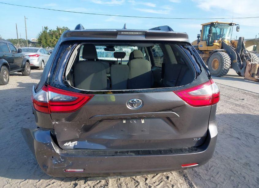 Photo 6 of 2020 Toyota Sienna XLE (VIN 5TDYZ3DC0LS058657)