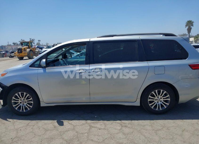 Photo 13 of 2020 Toyota Sienna XLE (VIN 5TDYZ3DC0LS068198)