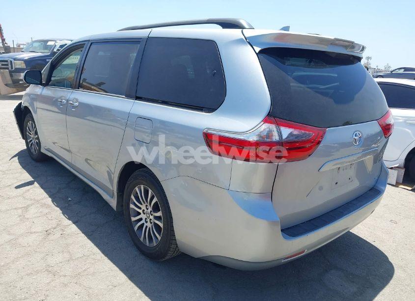 Photo 3 of 2020 Toyota Sienna XLE (VIN 5TDYZ3DC0LS068198)