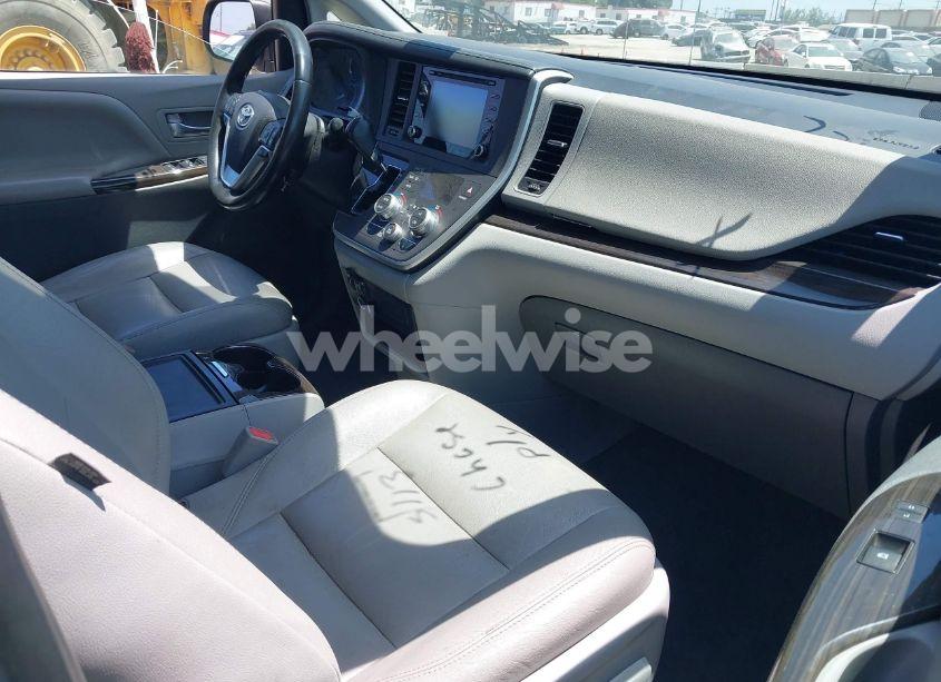 Photo 5 of 2020 Toyota Sienna XLE (VIN 5TDYZ3DC0LS068198)