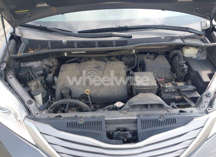 Photo 10 of 2017 Toyota Sienna XLE 8 PASSENGER (VIN 5TDYZ3DC1HS767802)