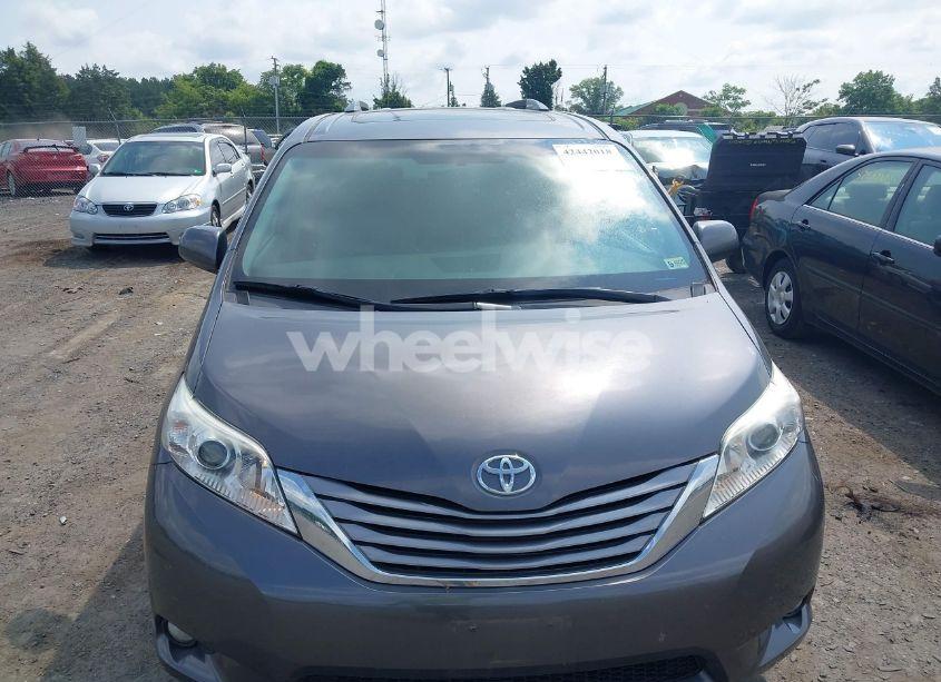 Photo 12 of 2017 Toyota Sienna XLE 8 PASSENGER (VIN 5TDYZ3DC1HS767802)