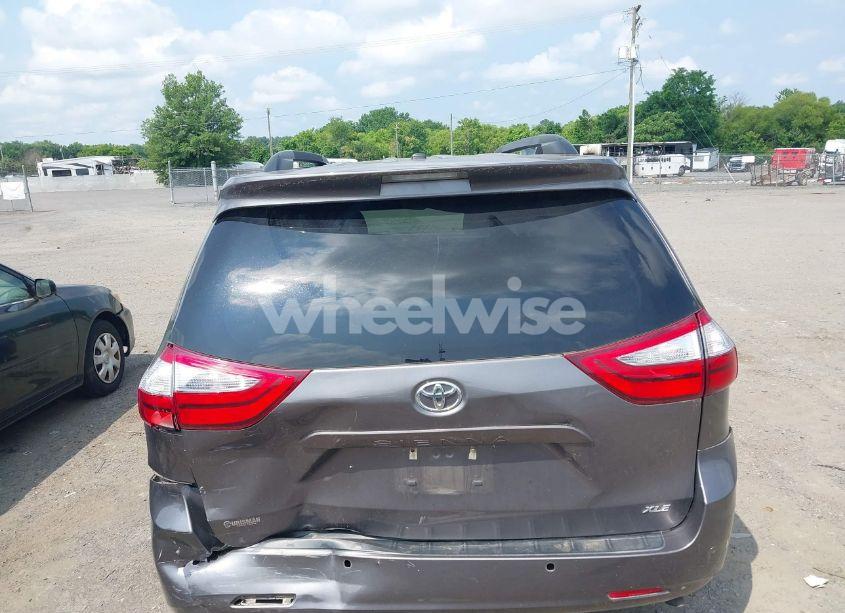 Photo 16 of 2017 Toyota Sienna XLE 8 PASSENGER (VIN 5TDYZ3DC1HS767802)