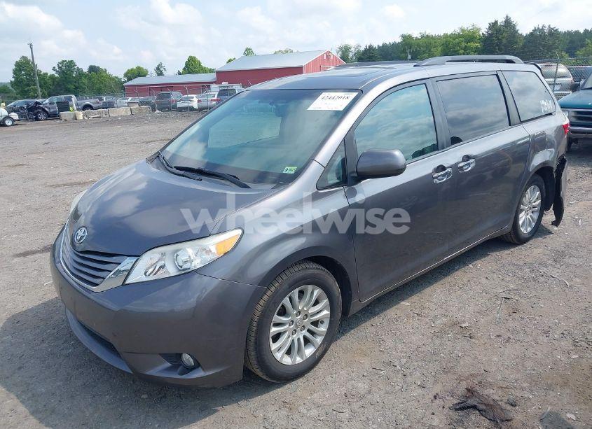 Photo 2 of 2017 Toyota Sienna XLE 8 PASSENGER (VIN 5TDYZ3DC1HS767802)