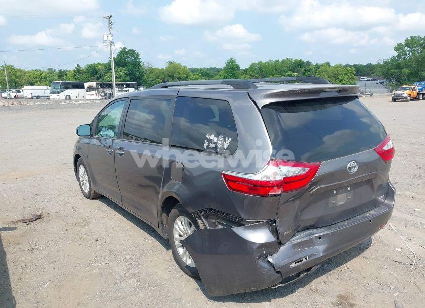 Photo 3 of 2017 Toyota Sienna XLE 8 PASSENGER (VIN 5TDYZ3DC1HS767802)