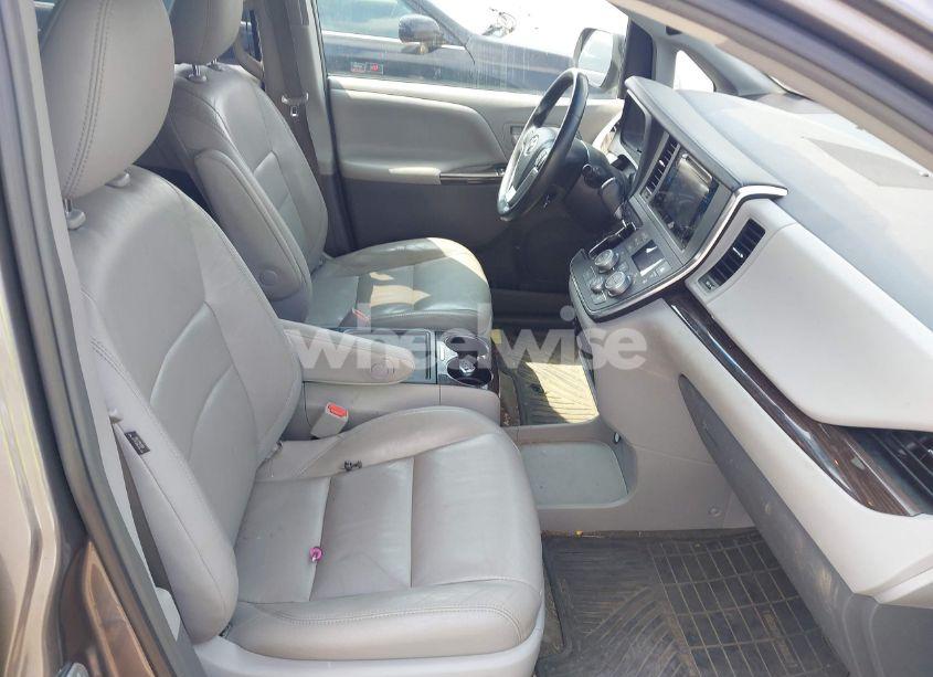 Photo 5 of 2017 Toyota Sienna XLE 8 PASSENGER (VIN 5TDYZ3DC1HS767802)