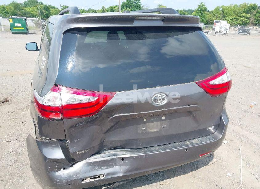 Photo 6 of 2017 Toyota Sienna XLE 8 PASSENGER (VIN 5TDYZ3DC1HS767802)