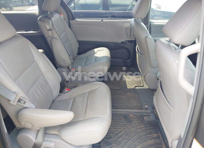 Photo 8 of 2017 Toyota Sienna XLE 8 PASSENGER (VIN 5TDYZ3DC1HS767802)