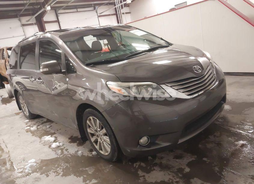 2017 Toyota Sienna LIMITED 7 PASSENGER (VIN 5TDYZ3DC1HS791419) main photo