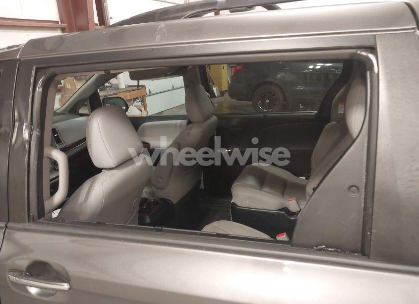 Photo 19 of 2017 Toyota Sienna LIMITED 7 PASSENGER (VIN 5TDYZ3DC1HS791419)