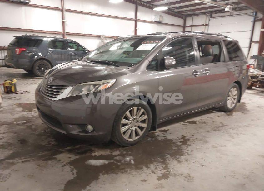 Photo 2 of 2017 Toyota Sienna LIMITED 7 PASSENGER (VIN 5TDYZ3DC1HS791419)