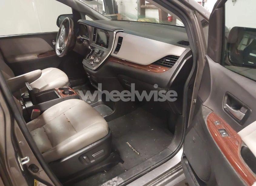 Photo 5 of 2017 Toyota Sienna LIMITED 7 PASSENGER (VIN 5TDYZ3DC1HS791419)