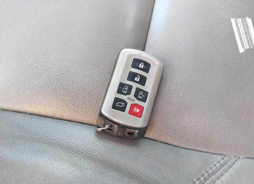 Photo 11 of 2017 Toyota Sienna XLE 8 PASSENGER (VIN 5TDYZ3DC1HS794501)