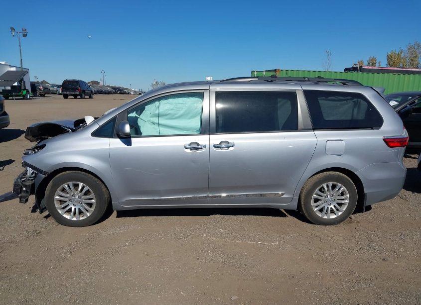 Photo 14 of 2017 Toyota Sienna XLE 8 PASSENGER (VIN 5TDYZ3DC1HS794501)