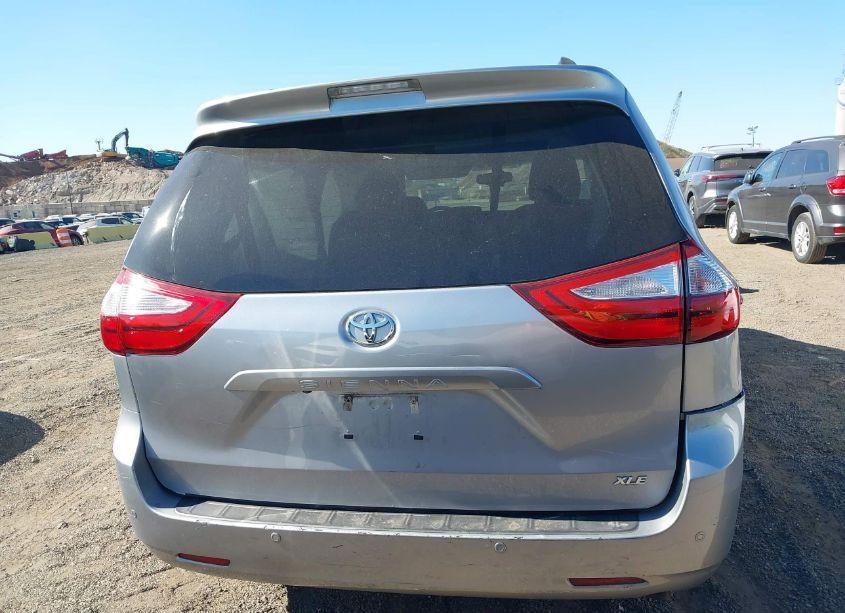 Photo 16 of 2017 Toyota Sienna XLE 8 PASSENGER (VIN 5TDYZ3DC1HS794501)