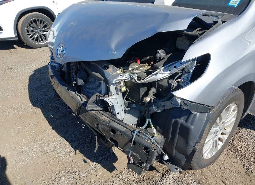 Photo 18 of 2017 Toyota Sienna XLE 8 PASSENGER (VIN 5TDYZ3DC1HS794501)