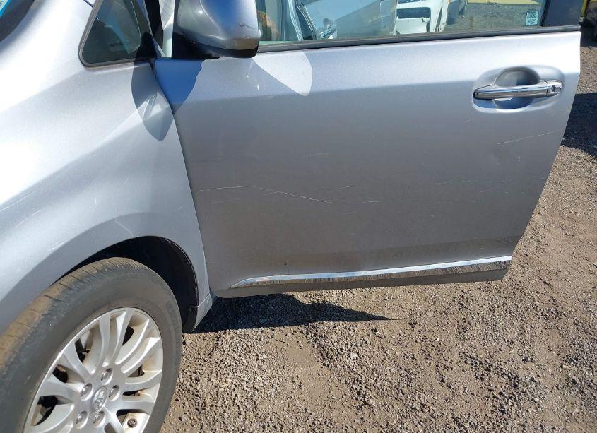 Photo 19 of 2017 Toyota Sienna XLE 8 PASSENGER (VIN 5TDYZ3DC1HS794501)