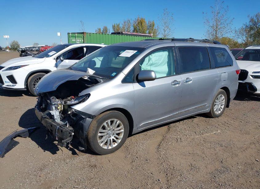 Photo 2 of 2017 Toyota Sienna XLE 8 PASSENGER (VIN 5TDYZ3DC1HS794501)